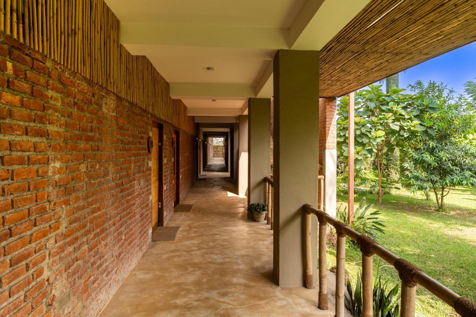ホテル Sanctuary Chitwan National Park エクステリア 写真