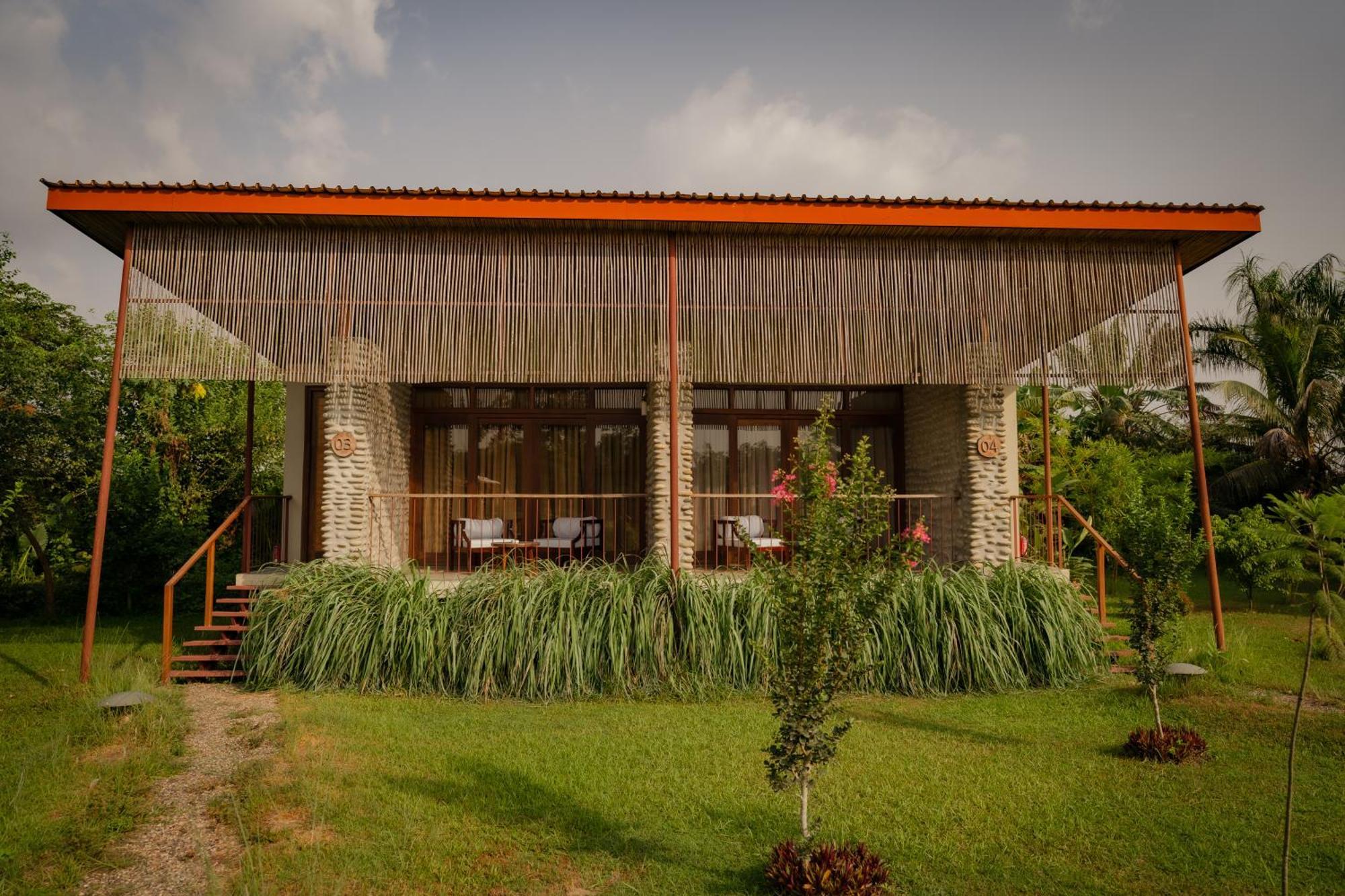 Sanctuary Chitwan National Park チトワン エクステリア 写真