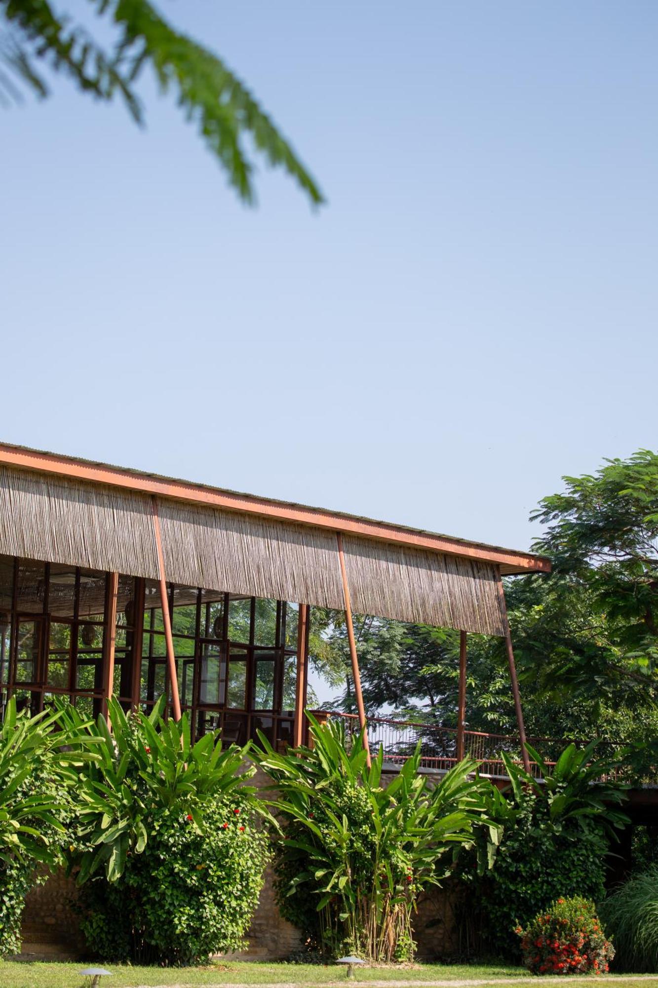 Sanctuary Chitwan National Park チトワン エクステリア 写真